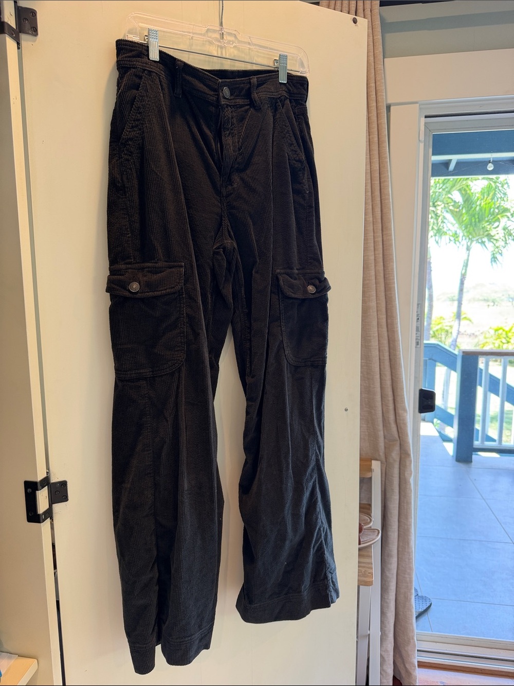 🖤 🦅 American Eagle Women’s  Black Corduroy Cargo Pants - Sz 8